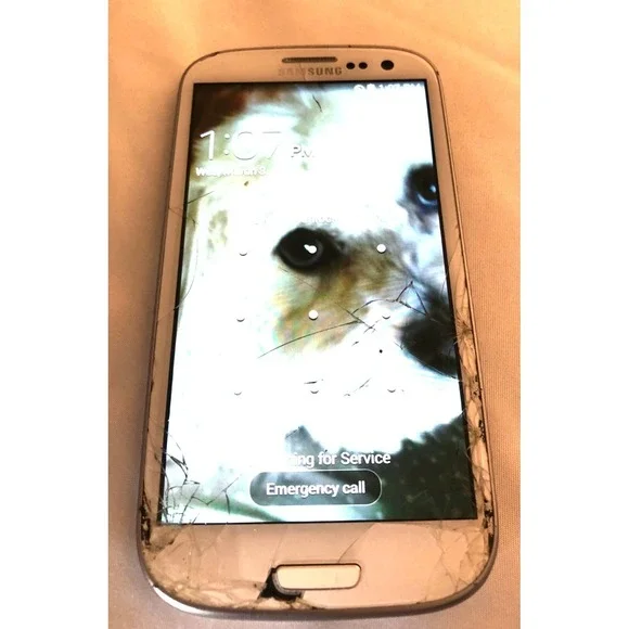 Samsung Galaxy S III Verizon 16GB White – Locked, Cracked, extra battery - Picture 5 of 7